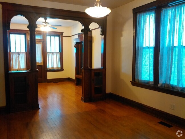 Building Photo - 2626 W Iowa St Unit 1F Rental