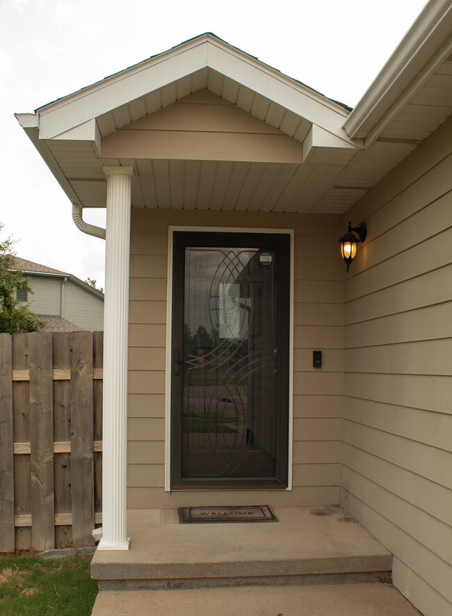 Photo - 2142 Oxford Dr