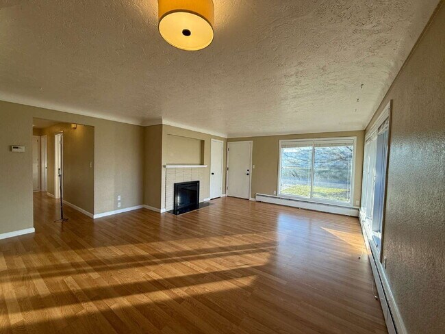 Photo - 1495 Lake Dr