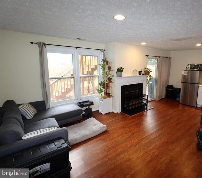 Building Photo - 5937 Cedar Fern Ct Unit B