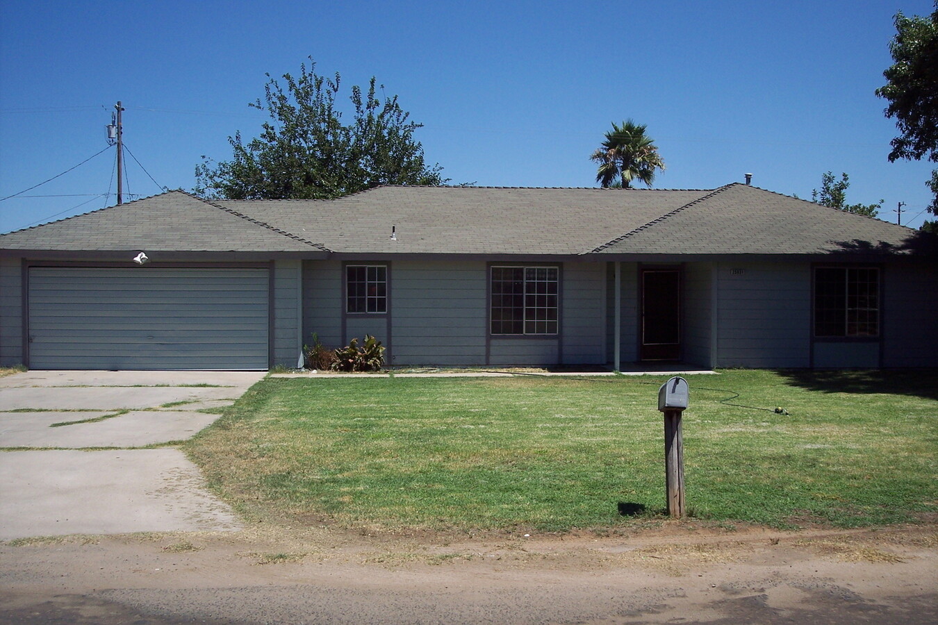 Charming 3 Bed, 2 Bath Home on a large lat... - Charming 3 Bed, 2 Bath Home on a large lat...