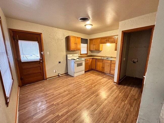 Photo - 1908 Currie Ln