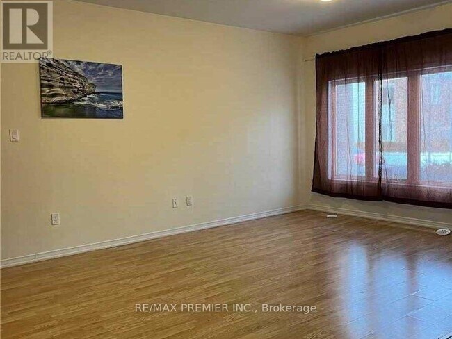 Photo - 23 Coneflower Cres