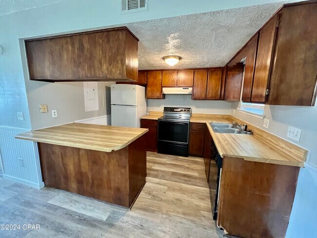 Photo - 130 Cheri Ln