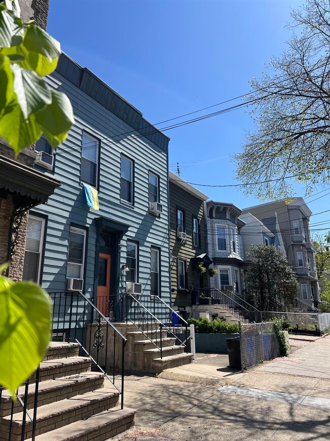 Building Photo - 96 Reservoir Ave Unit 1L