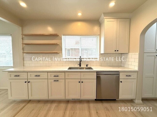 Photo - 1452 Hollywood Ave