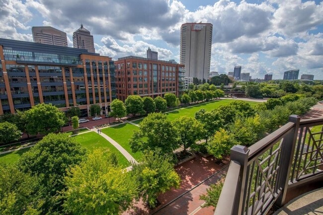 Photo - 250 Daniel Burnham Square Unidad 607