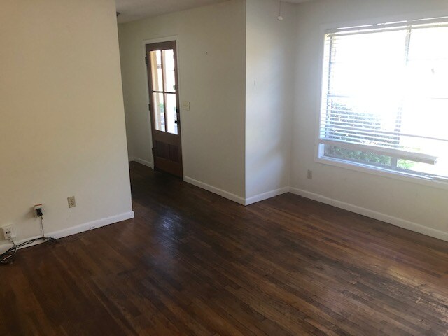 Photo - 213 N 6th St