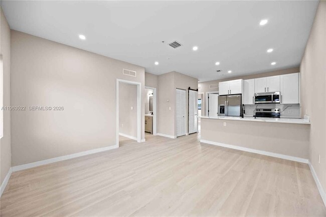 Photo - 630 NE 166th St Unit 4