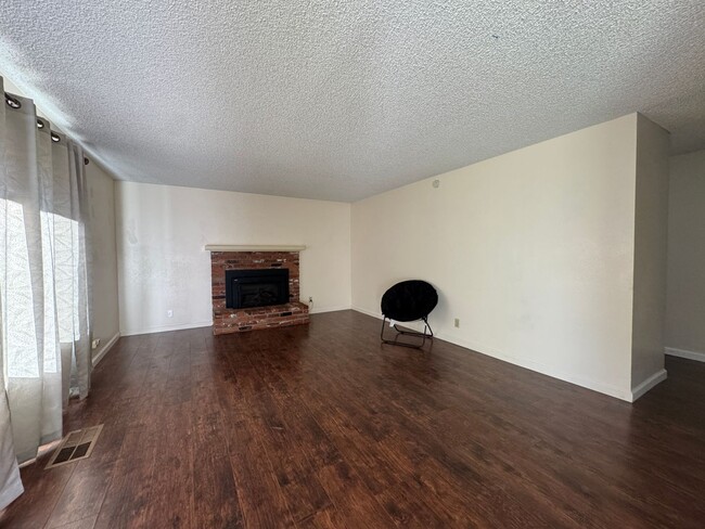Photo - 3 Bed, 2 Bath Home Available NOW in Southeast Reno!