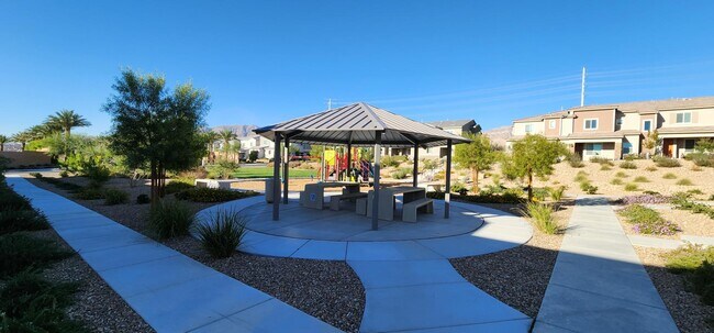 Photo - 6139 Rathbone St