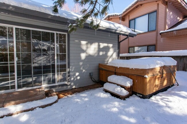 Photo - 3654 Hemlock Way