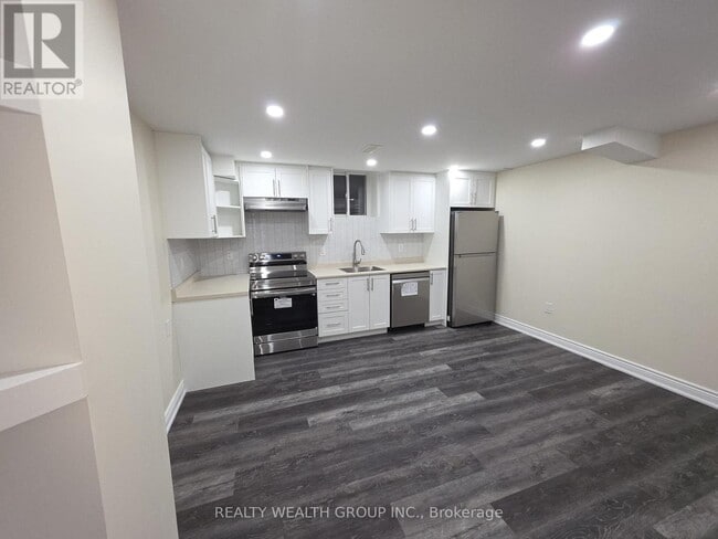 Photo - 7 Sinatra St