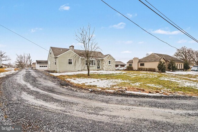 Building Photo - 5885 Avis Ln