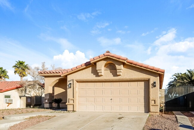 Photo - 932 Clubview Dr