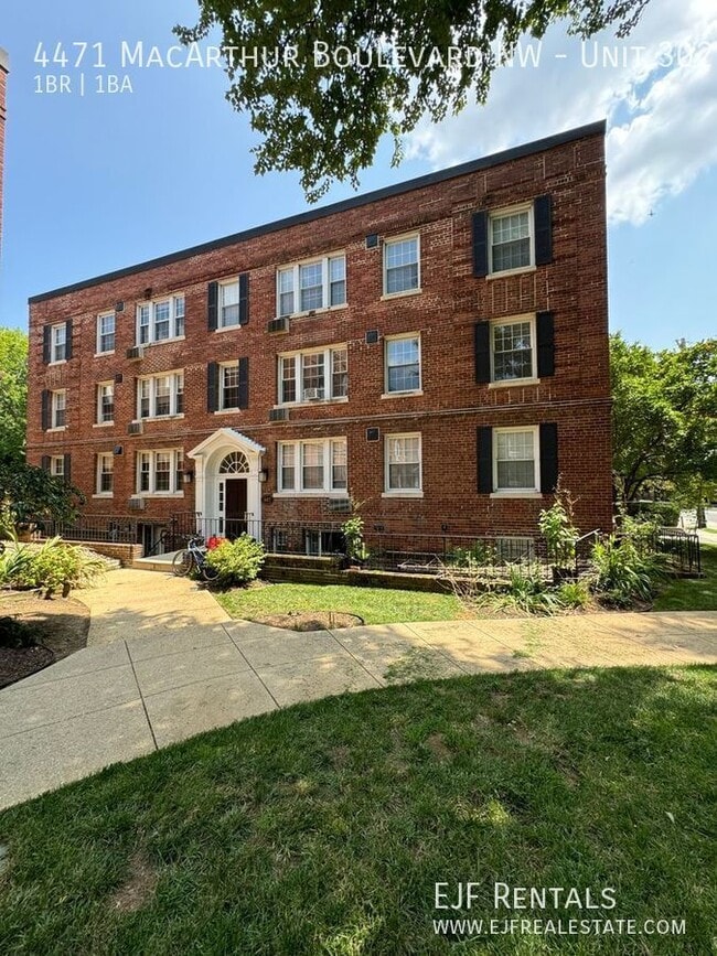 Building Photo - 4471 MacArthur Blvd NW Unit 302