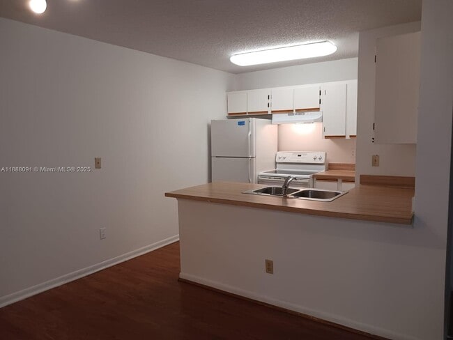 Photo - 18328 NW 68th Ave Unidad O