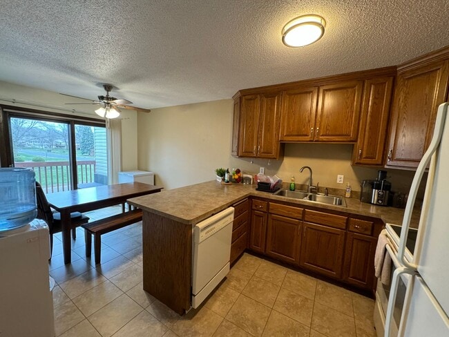 Photo - Great 3 BR/2 BA Townhome in Vadnais Heights!
