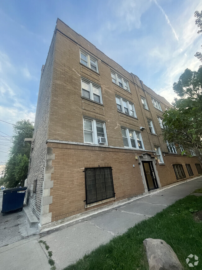 Building Photo - 2615 W 61st St Rental