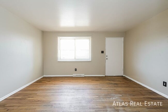 Photo - 1665 Fenton St