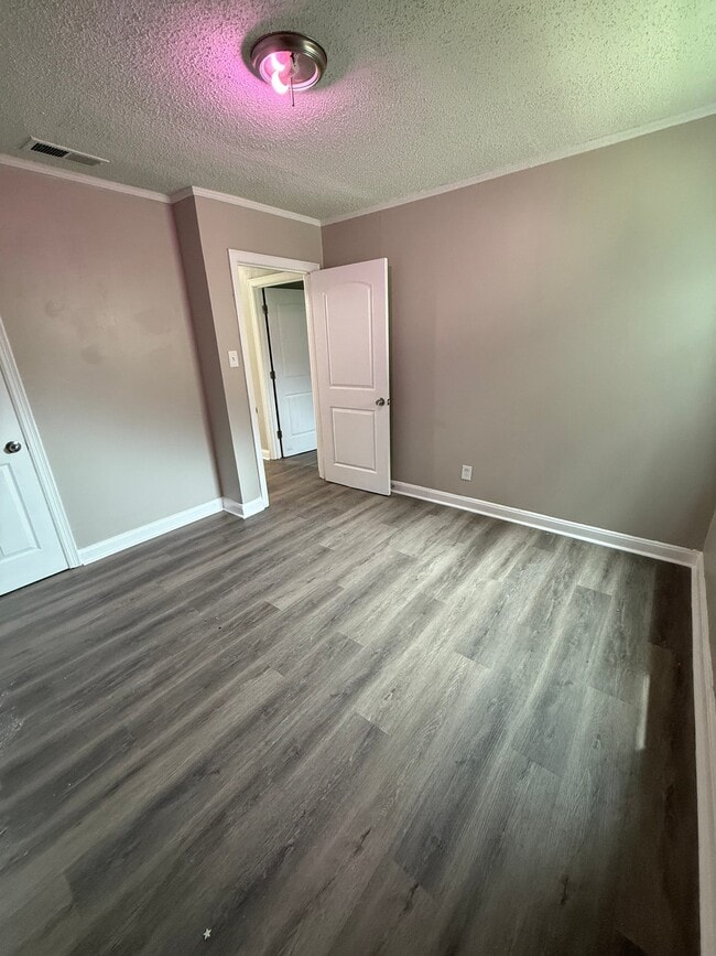 Photo - 935 Isabelle St