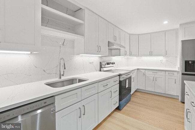 Building Photo - 812 Park Ave Unit LL Rental