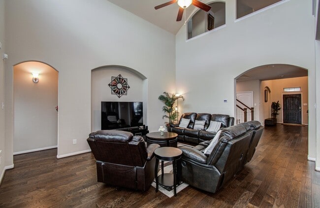 Building Photo - 7610 River Pass Dr