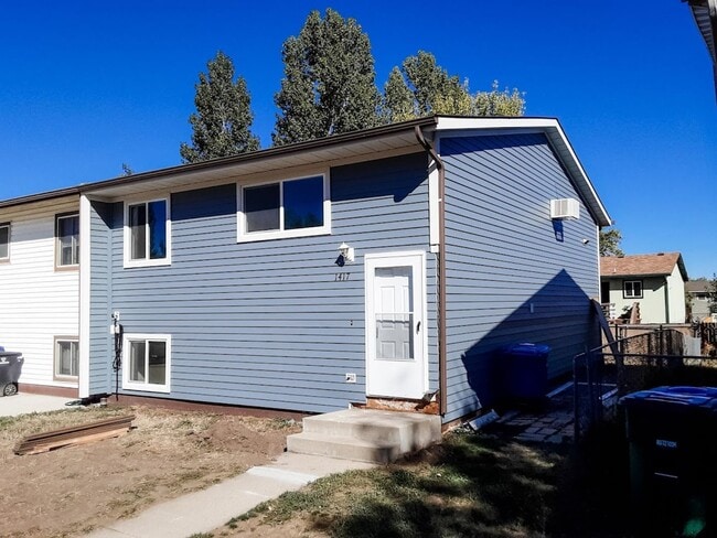 4 Bed/ 2 Bath Townhome! - 4 Bed/ 2 Bath Townhome!