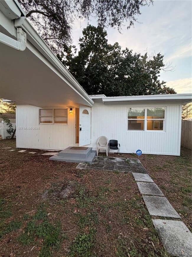 Building Photo - 3219 Windsor Ave Unit 3219 BACK