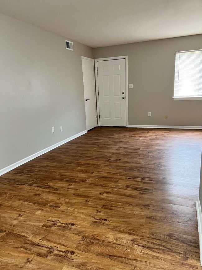 Photo - Charming 2-Bedroom 2 bathroom Apartment in the Heart of Chesterton! Unit C6