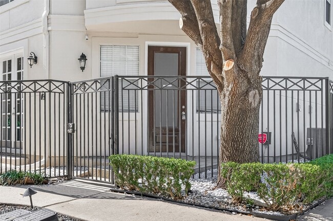 Photo - 105 Detering St