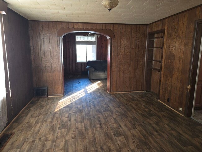 Photo - 449 W Cunningham St