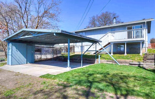 back yard/carport/deck - 1734 E Liberty Ave Unit 1734