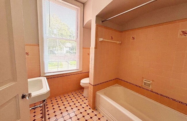 Photo - 511 Lowell Ave