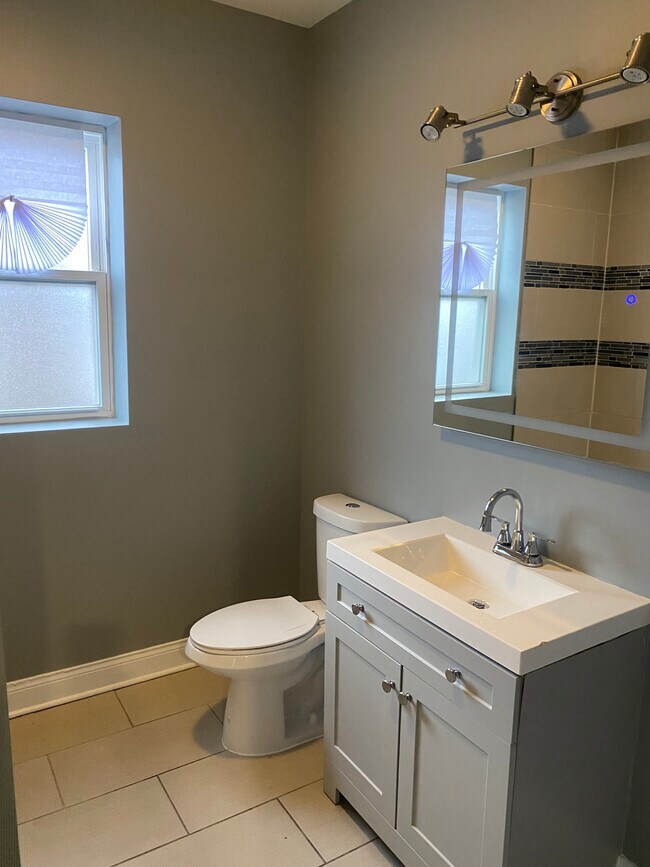 Photo - 8053 S Champlain Ave