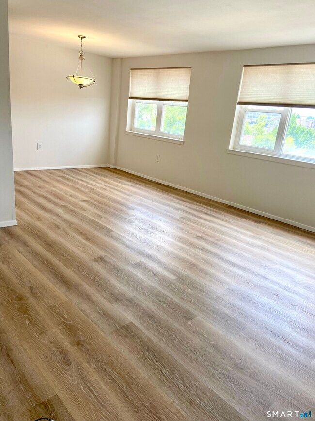 Photo - 893 Farmington Ave Unit 2F