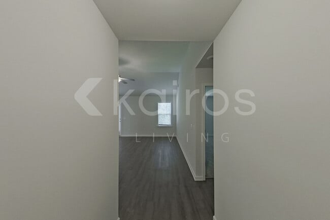 Photo - 142 Western Red Cedar Dr