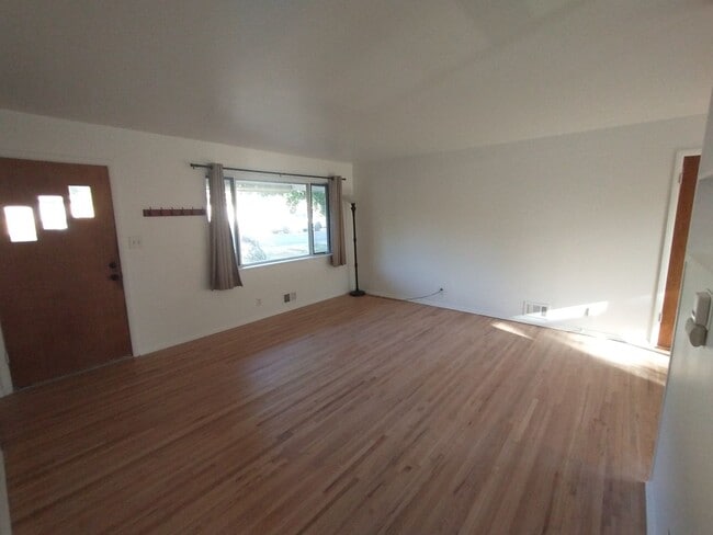3325 Martin Dr
