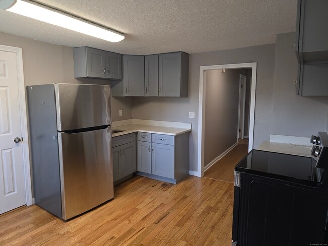 Building Photo - 15 Burnham St Unit 2 Rental