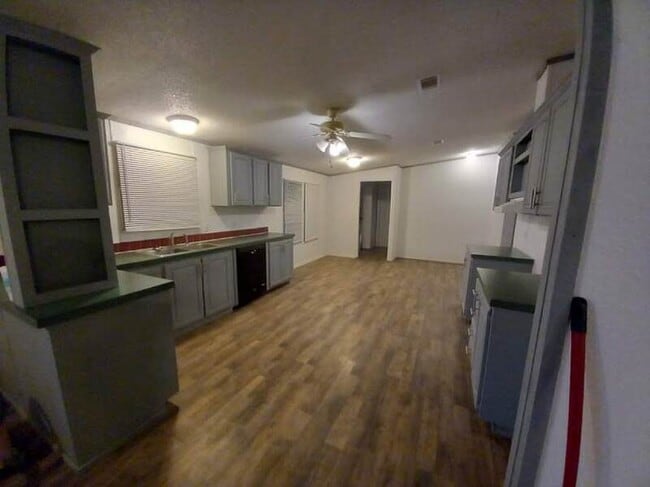 Photo - 209 S Ave B