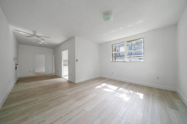 Photo - 974 NW 2nd St