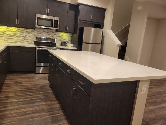 Building Photo - 709 Anchor Ct