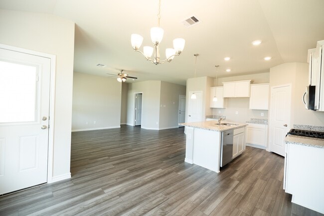 Photo - 700 Davy St