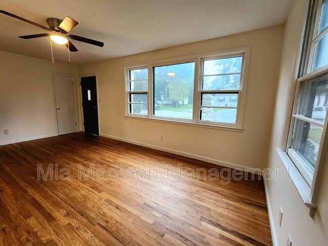 Photo - 105 Evora St