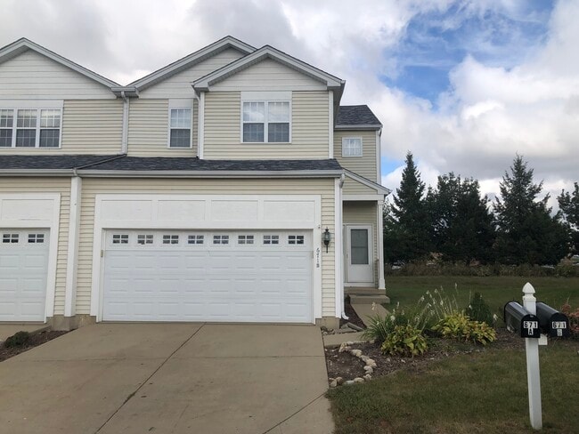 Building Photo - 671 Fieldcrest Dr