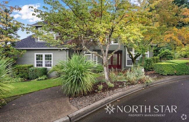 Building Photo - Spacious Elegance in Lake Oswego Rental