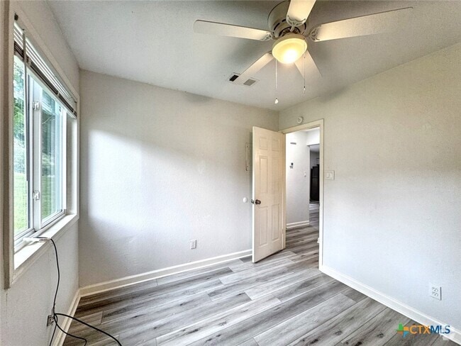 Building Photo - 608 Bracewood Cir Unit B Rental