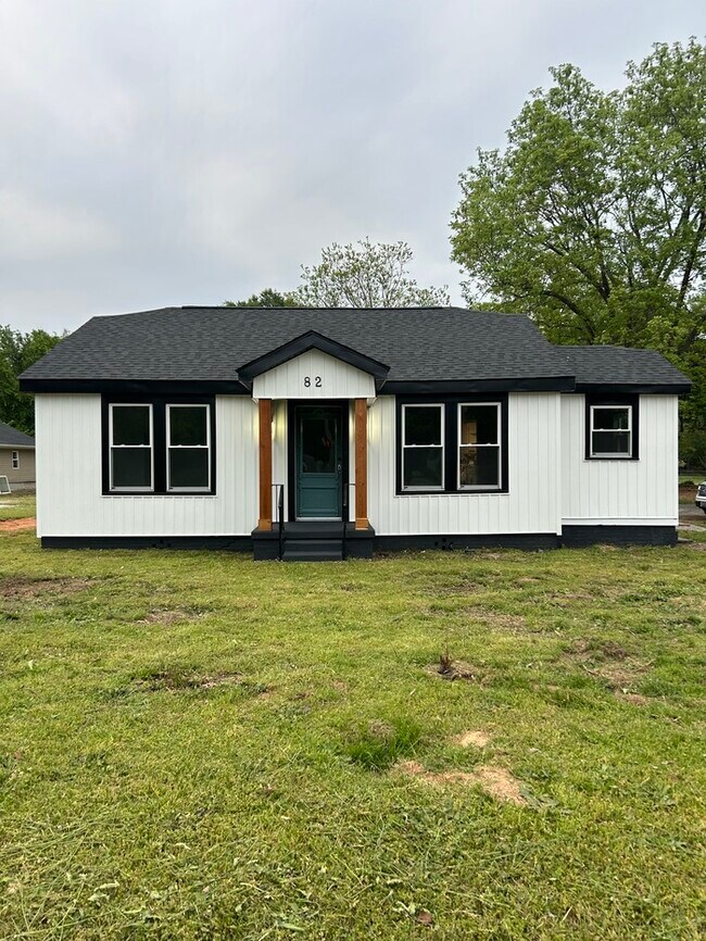 82 Main St House House Rental in Pelzer, SC