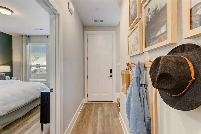 Photo - 3905 Constantine Dr