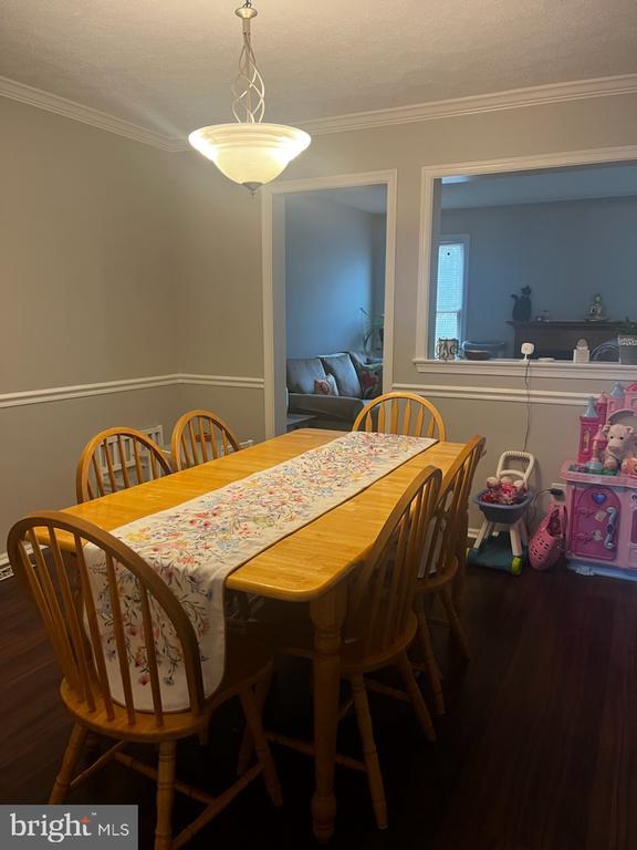 Photo - 201 Williamsburg Ct